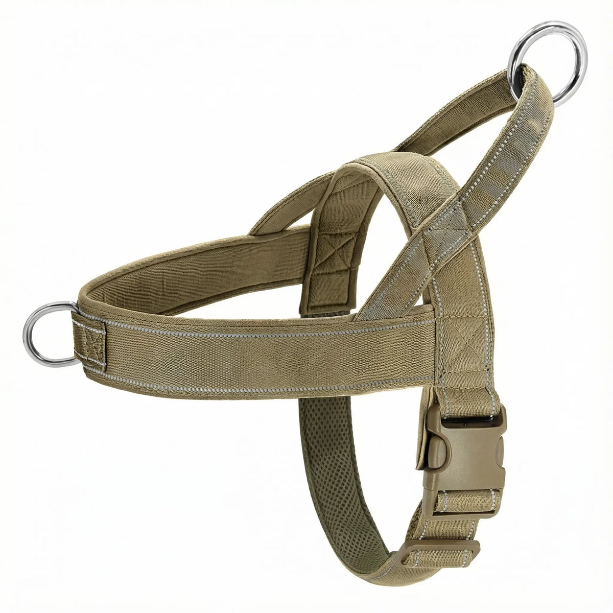 Harnais brun pour chien sur fond blanc 